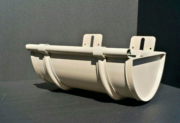 8-inch-half-round-seamless-gutter-with-exterior-stamped-gutter-hangers